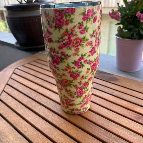 Floral Stainless Steel Tumbler With Lid 30 Oz Capacity Insulated For Hot & Cold - Picture 3 of 6